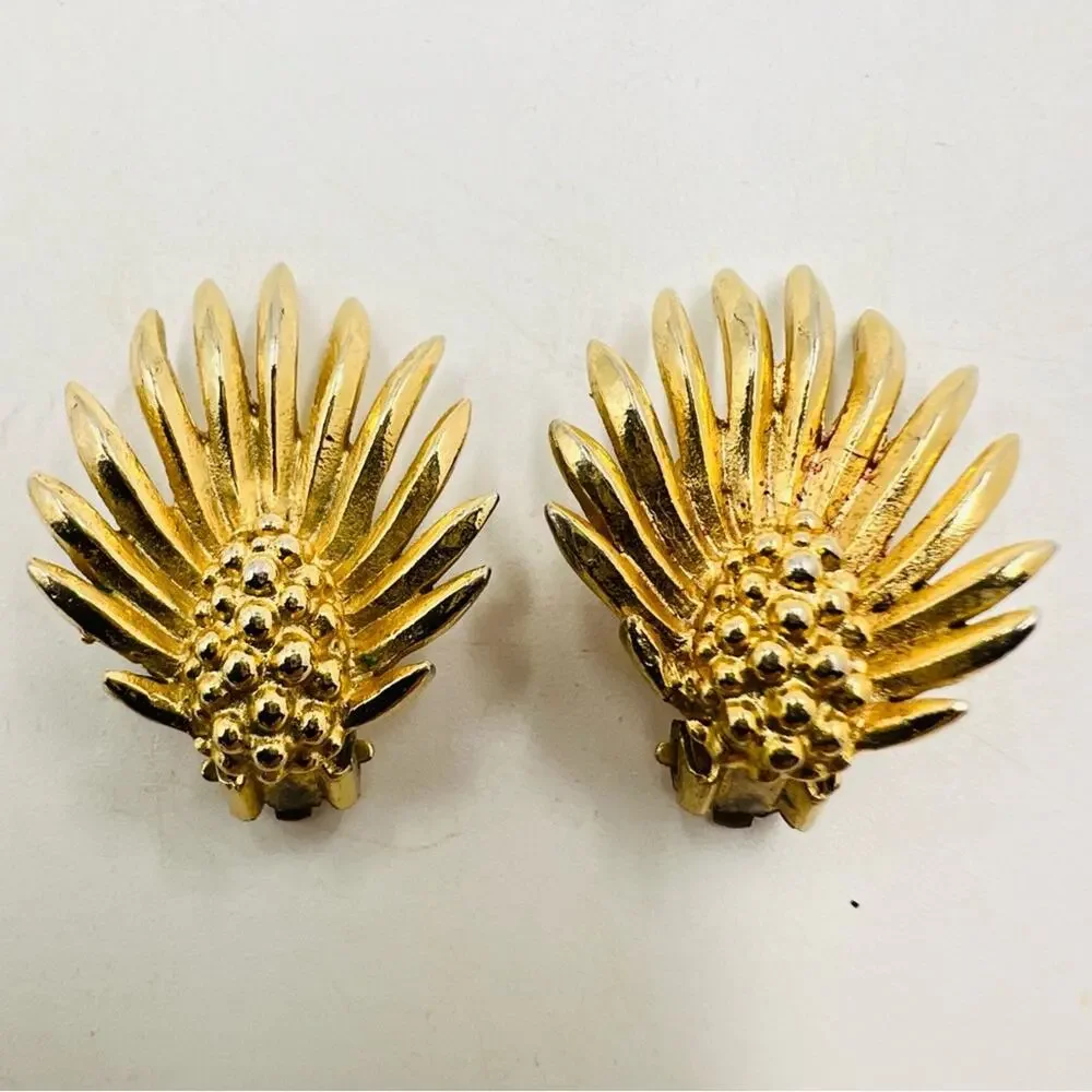 Vintage Lisner Pineapple Clip On Earrings Gold Tone MCM Statement Tropical